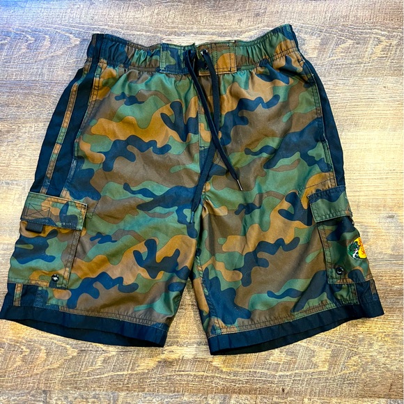 Bass Pro Shop Camo Swim Trunks with Cargo Pockets. - Picture 1 of 14